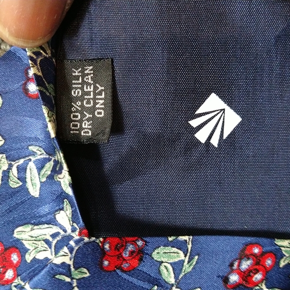 Marko Mikael red berry tie - Picture 4 of 5